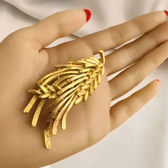 Vintage BSK Gold Tone Brooch Plant Leaf Textured Large Brushed 4592 - Picture 5 of 10